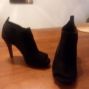 Vera wang high heel opened toe booties